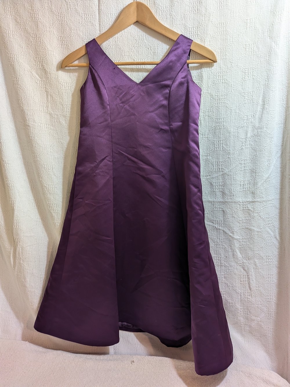 Sleeveless V-Neck A-Line Midi Dress in Purple